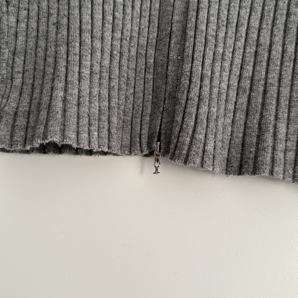 Gray Ribbed Zip-Up Sweater - Picture 2 of 5